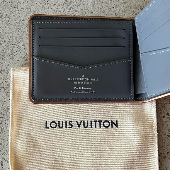 LOUIS VUITTON Slender Wallet in Silver Mirror Monogram - 💯 AUTHENTIC - Picture 4 of 10